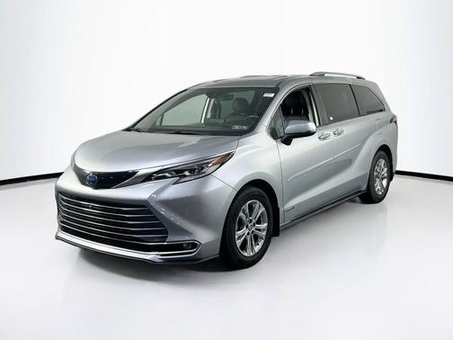 Celestial Silver Metallic 2021 Toyota Sienna Platinum