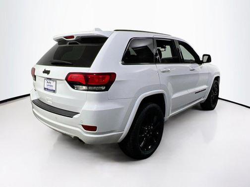 2022 Jeep Grand Cherokee Laredo