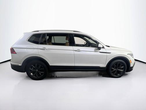 Opal White Pearl 2023 Volkswagen Tiguan 2.0T SE 4MOTION