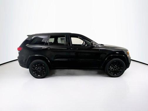 2022 Jeep Grand Cherokee Laredo