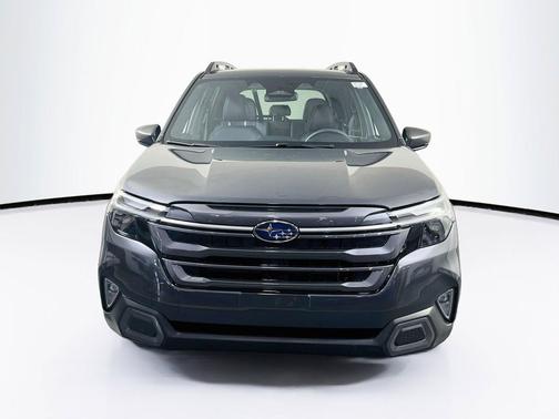 Magnetite Gray Metallic 2025 Subaru Forester Limited