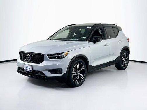 2022 Volvo XC40 T5 R-Design