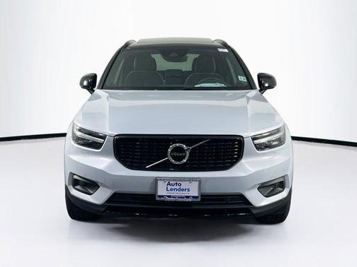 2022 Volvo XC40 T5 R-Design