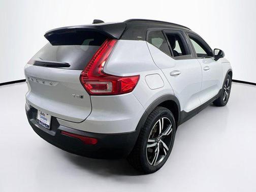 2022 Volvo XC40 T5 R-Design