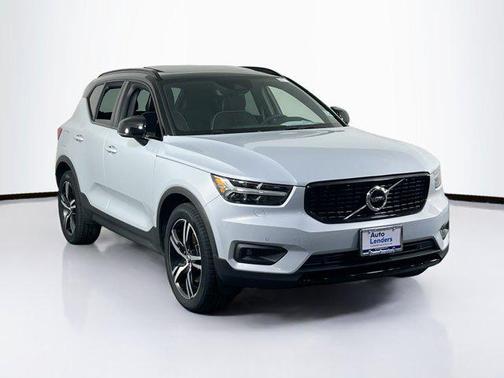2022 Volvo XC40 T5 R-Design