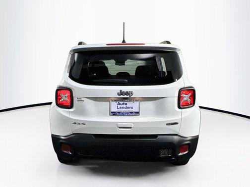 Alpine White Clearcoat 2022 Jeep Renegade Latitude