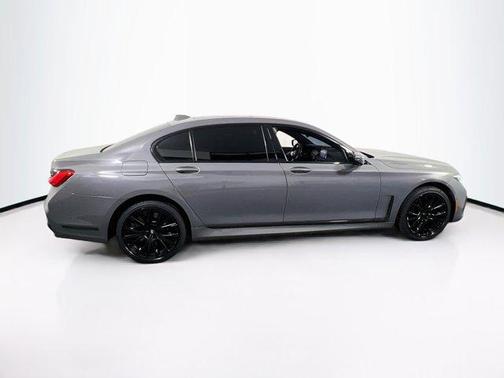 Bernina Grey Amber Effect 2021 BMW 750 i xDrive