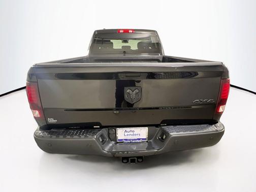 Diamond Black Crystal Pearlcoat 2022 RAM 1500 Classic Warlock Quad Cab 4x4 6'4' Box