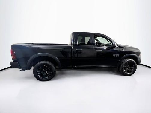 Diamond Black Crystal Pearlcoat 2022 RAM 1500 Classic Warlock Quad Cab 4x4 6'4' Box