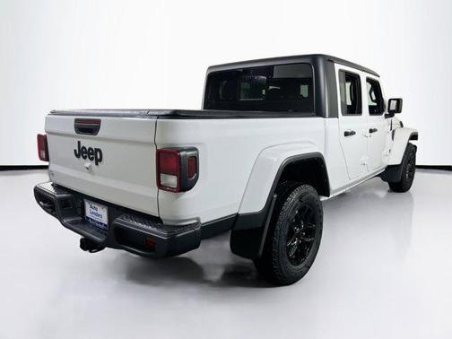 Bright White Clearcoat 2022 Jeep Gladiator Altitude 4x4