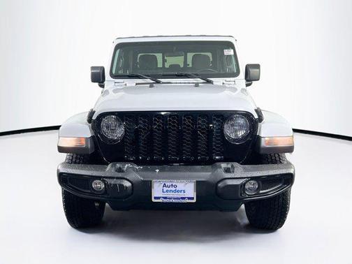 Bright White Clearcoat 2022 Jeep Gladiator Altitude 4x4