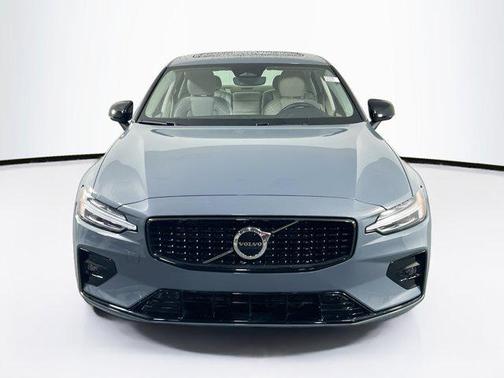 2023 Volvo S60 B5 Core Dark Theme