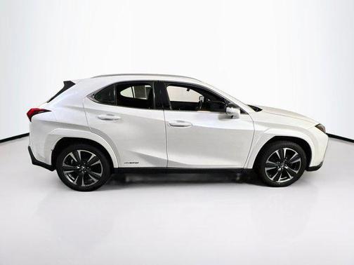 Eminent White Pearl 2022 Lexus UX 250h Base