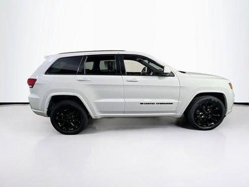 2022 Jeep Grand Cherokee Laredo