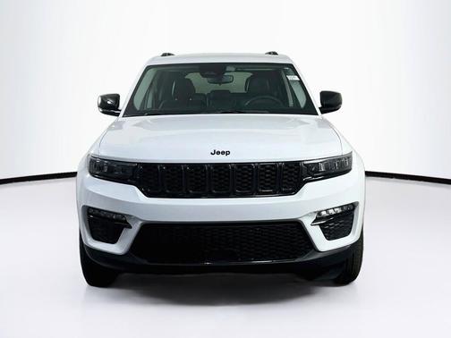 Bright White Clearcoat 2023 Jeep Grand Cherokee Limited