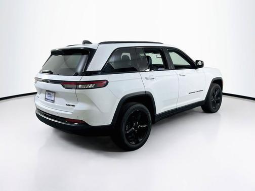 Bright White Clearcoat 2023 Jeep Grand Cherokee Limited