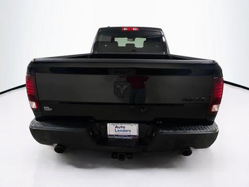 Diamond Black Crystal Pearlcoat 2022 RAM 1500 Classic Warlock Quad Cab 4x4 6'4' Box
