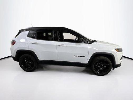 Bright White Clearcoat 2022 Jeep Compass Latitude