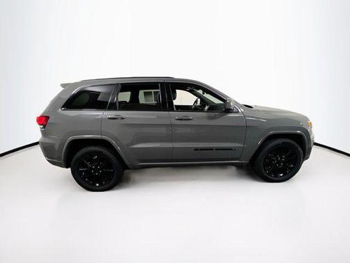2022 Jeep Grand Cherokee Laredo