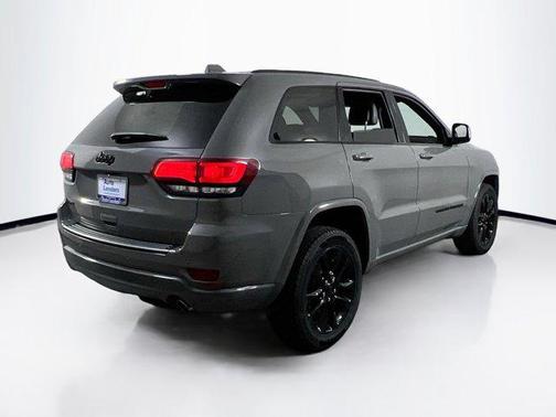 2022 Jeep Grand Cherokee Laredo