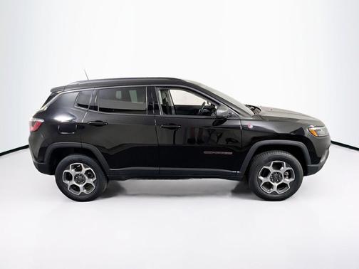 Diamond Black Crystal Pearlcoat 2022 Jeep Compass Trailhawk