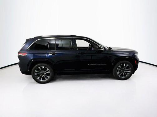 Midnight Sky 2023 Jeep Grand Cherokee Overland