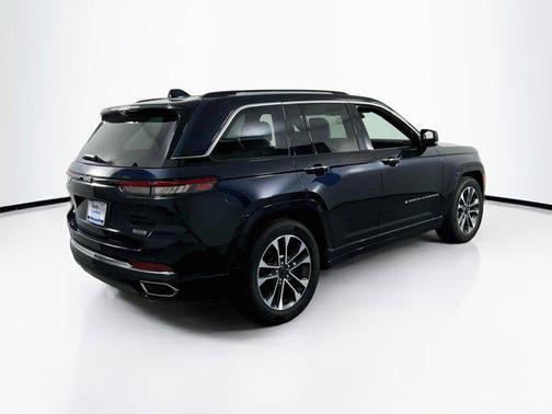 Midnight Sky 2023 Jeep Grand Cherokee Overland