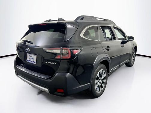 Crystal Black Silica 2023 Subaru Outback Limited