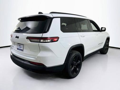 Bright White Clearcoat 2023 Jeep Grand Cherokee L Altitude