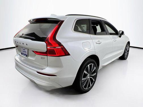 2022 Volvo XC60 B5 Momentum