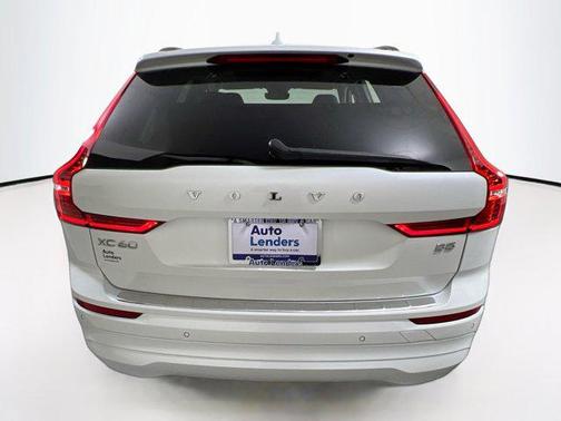 2022 Volvo XC60 B5 Momentum