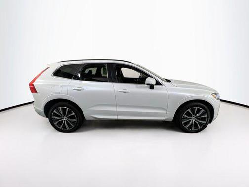 2022 Volvo XC60 B5 Momentum