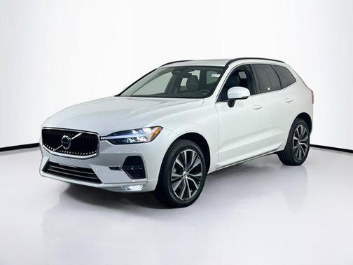 2022 Volvo XC60 B5 Momentum