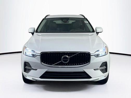 2022 Volvo XC60 B5 Momentum