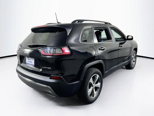 Diamond Black Crystal Pearlcoat 2022 Jeep Cherokee Limited