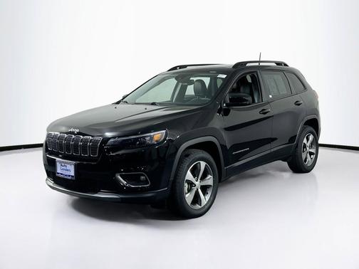 Diamond Black Crystal Pearlcoat 2022 Jeep Cherokee Limited