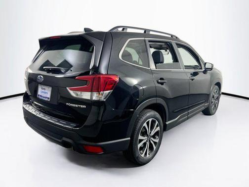 Crystal Black Silica 2022 Subaru Forester Limited