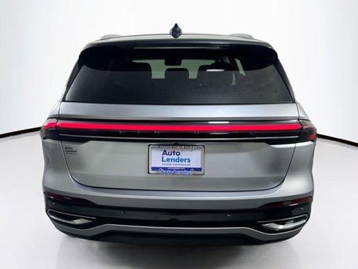 Silver Radiance Metallic Clearcoat 2024 Lincoln Nautilus Reserve