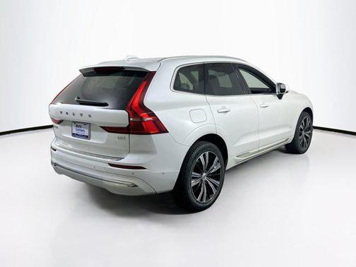 2023 Volvo XC60 B5 Plus Bright Theme