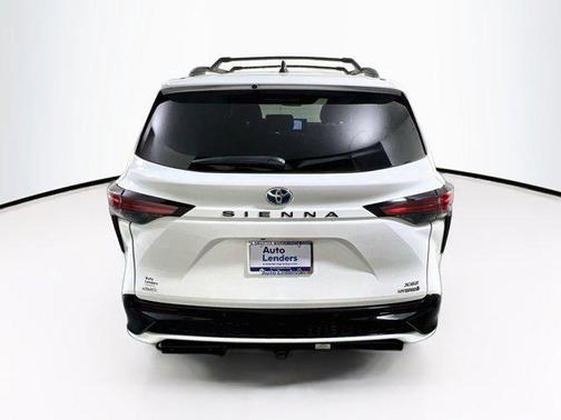 Ice Cap 2023 Toyota Sienna XSE 7 Passenger