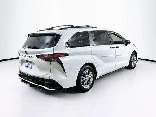 Ice Cap 2023 Toyota Sienna XSE 7 Passenger