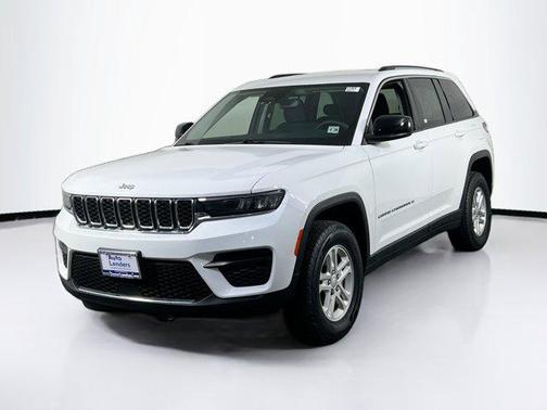 Bright White Clearcoat 2023 Jeep Grand Cherokee Laredo