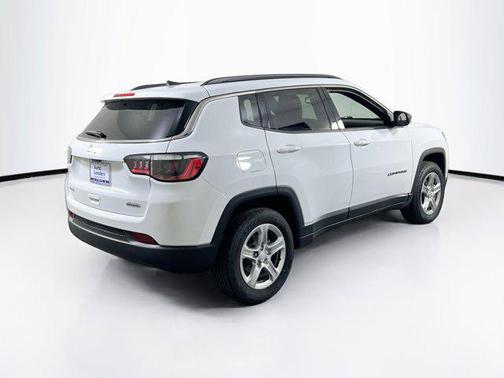 Bright White Clearcoat 2023 Jeep Compass Latitude