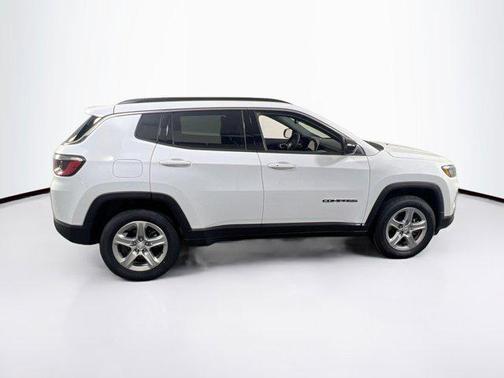 Bright White Clearcoat 2023 Jeep Compass Latitude