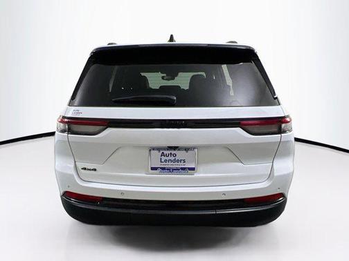 Bright White Clearcoat 2023 Jeep Grand Cherokee Altitude