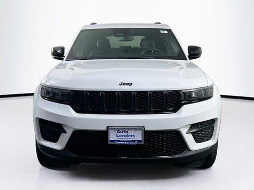 Bright White Clearcoat 2023 Jeep Grand Cherokee Altitude