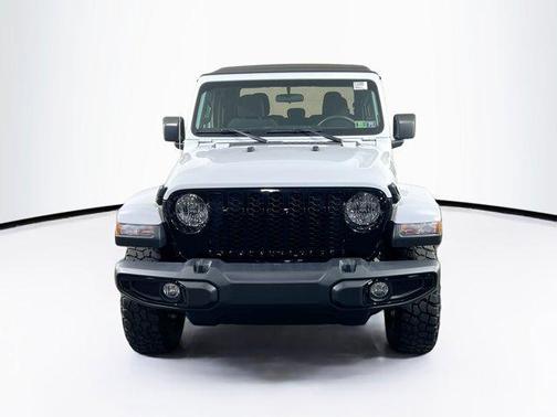 Bright White Clearcoat 2023 Jeep Gladiator Sport