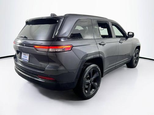 Baltic Gray Metallic Clearcoat 2023 Jeep Grand Cherokee Altitude