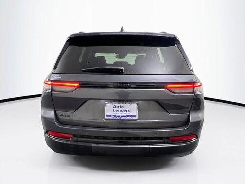 Baltic Gray Metallic Clearcoat 2023 Jeep Grand Cherokee Altitude
