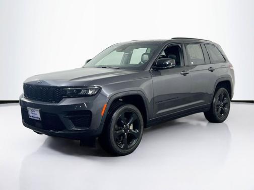 Baltic Gray Metallic Clearcoat 2023 Jeep Grand Cherokee Altitude